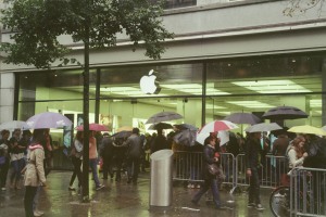 Waiting in the rain for an iPhone at Apple Store